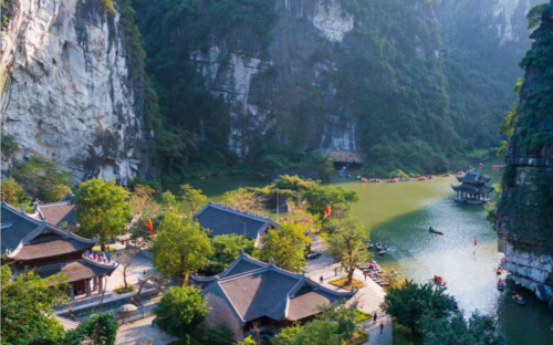 Tour Thanh Hóa - Đền Trần - Bái Đính 1 Ngày